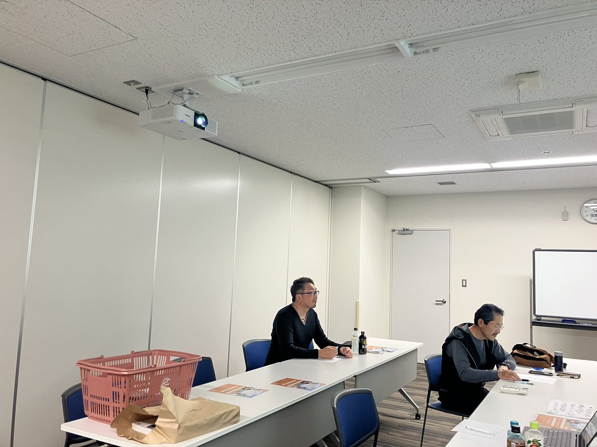 TreMaga's tweet photo. 本日2026年5月16日、参政党秋田第3支部の勉強会とお茶会がありました。場所は湯沢市役所の会議室でした。
テーマは食の安全・良質な食料とは､でした。食については、それぞれこだわりがあり､充実した話し合いができました。

#参政党
#勉強会 https://t.co/8qtSguO8o0