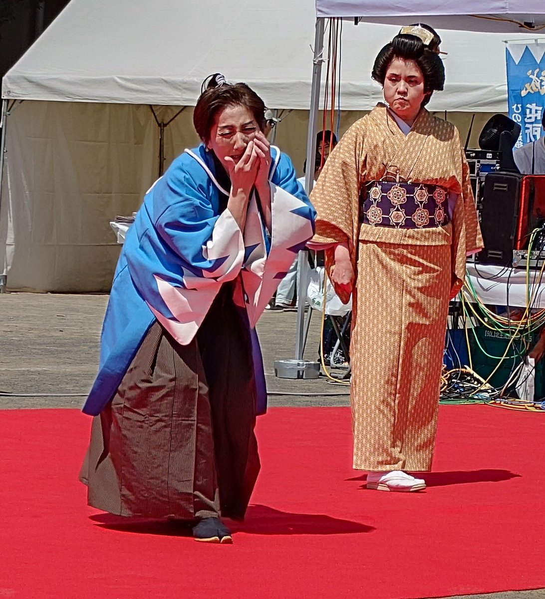 tsukapontan21's tweet photo. 新選組まつりの楽しかったこと。
さくらさくらカンパニーさんのひさしぶりの参加でいっしょに見に行った🐈‍⬛先生とで、のぶ姉さんを見たときの声にならない発狂？（笑）してしまいますた。
大笑いですた。
そしてのぶ姉さんのビンタいただきますた
(-.-)🍺💨
なり https://t.co/4NKOpl3Mqn