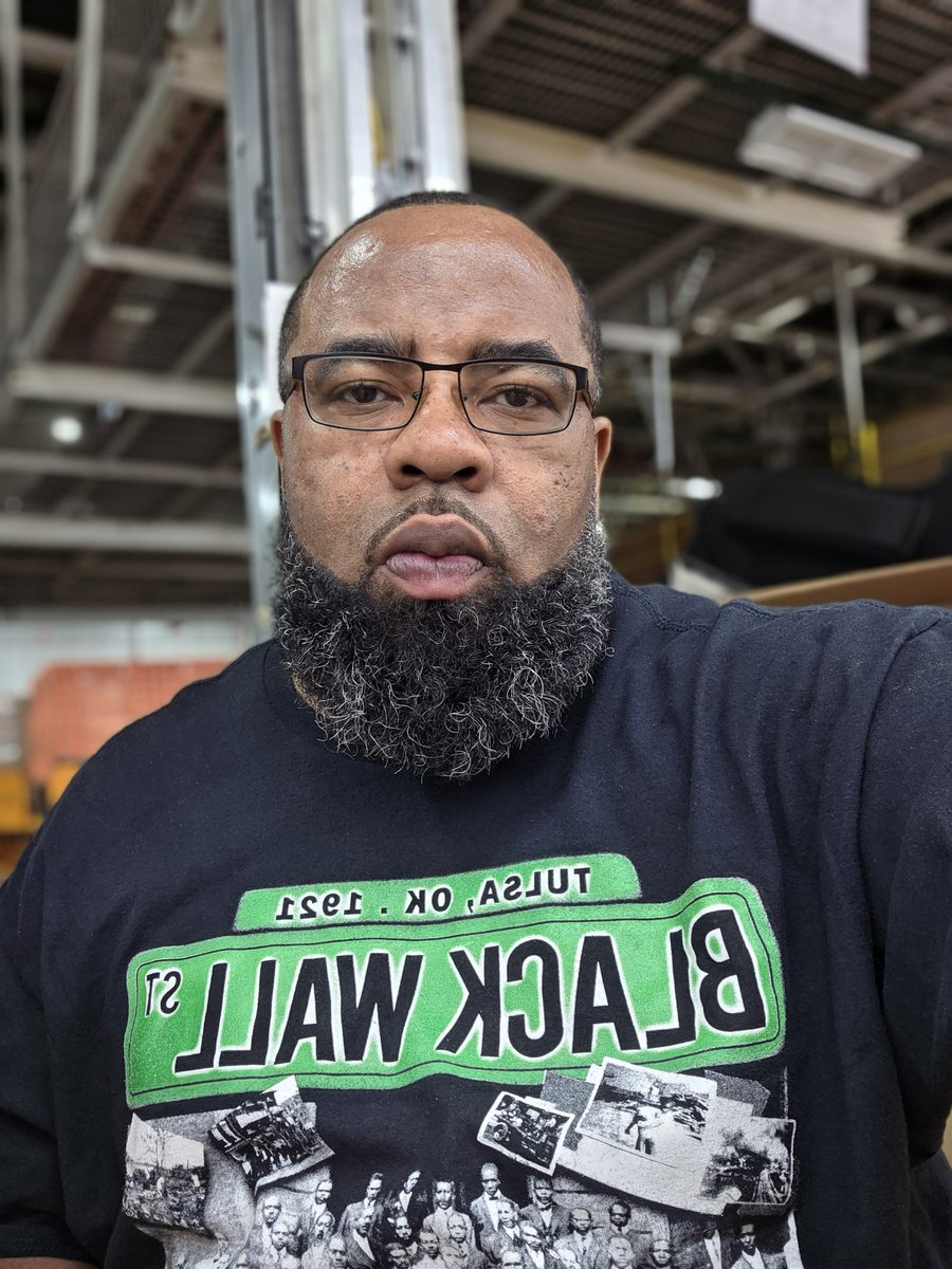 sdm521's tweet photo. 5 more days of being 46... 47 knocking on my door...

DESPITE suffering loss &amp; setbacks early this year, I keep pushin.... I got to! 💪🏿✊🏿 ✌🏾

#BETTERTHANEVER https://t.co/UnPDnPoGli