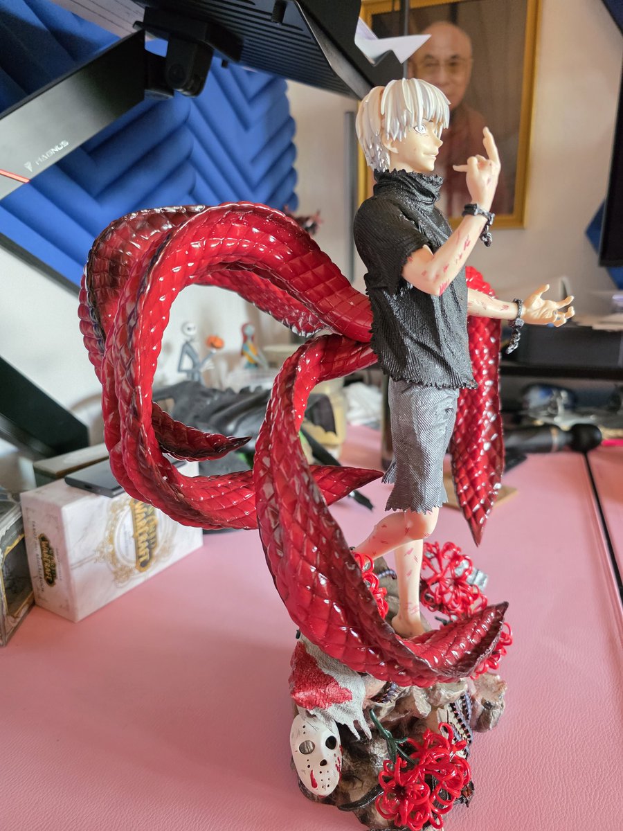 ShinderuDva's tweet photo. Leider war die #Fantasybasel heute nach dem Mittag für mich zu Ende. Ich hatte so schmerzen bekommen das ich Leider heim gehen musste. Aber es war sehr schön und die ausbeute war auch Gut. Das Schwert hab ich von meinem Partner und die Figur hab ich besorgt. Ich freu mich auf nächstes Jahr.