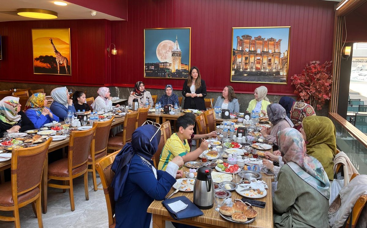 tdvsizmir's tweet photo. Mhp İzmir Kadın Kol. Bşk.Elif Dilber Bşk. Yrd.Elif Kulmaç Türk Sağlık Sen Kadın Kolları Başk. Seda Topçu ve Türk Diyanet Vakıf-Sen İzmir Şube Başkan https://t.co/f6Qra2b0KT Kadın Kol. Başk. Nurhan Ezin ve Kıymetli üyelerimizin katılımıyla Anneler günü etkinliğini gerçekleştirdik https://t.co/s4ybdGGp3F
