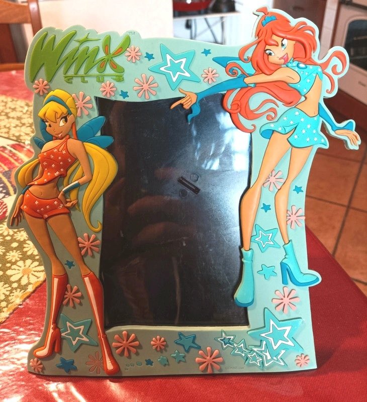 enchntixstella's tweet photo. category is: random winx frames and bloom has a tan! https://t.co/70Sh0DI0sD