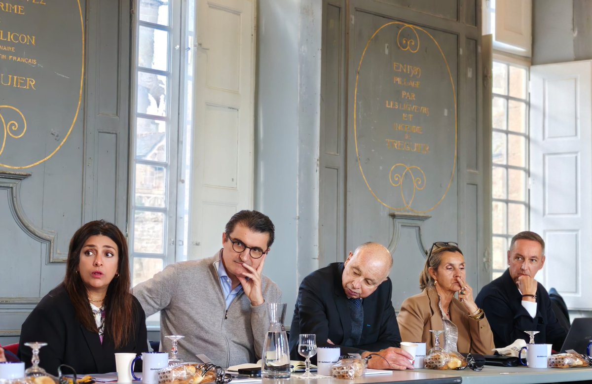 ConfRegBatOuest's tweet photo. Tour d'horizon des actualités des 13 barreaux du Grand Ouest. https://t.co/oeOIxpUbbA