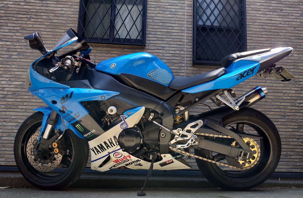 over39ssb's tweet photo. 【緩募】
バイク売ります
YZF-R1（2002年式5PW）
走行：30,285km
車検：令和9年4月30日
金額：38万円

思い入れある車両ですが、​ほとんど乗らなくなったので売ります

・冷間一発始動、走行問題なし
・ETC、ドラレコ、USB電源あり
・現車確認推奨（神奈川県湘南地域）
・配送相談可

​詳細はリプ↓ https://t.co/Z9vS23rOmU