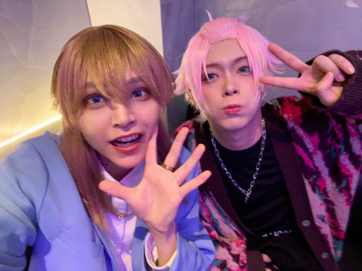 しおん tweet media