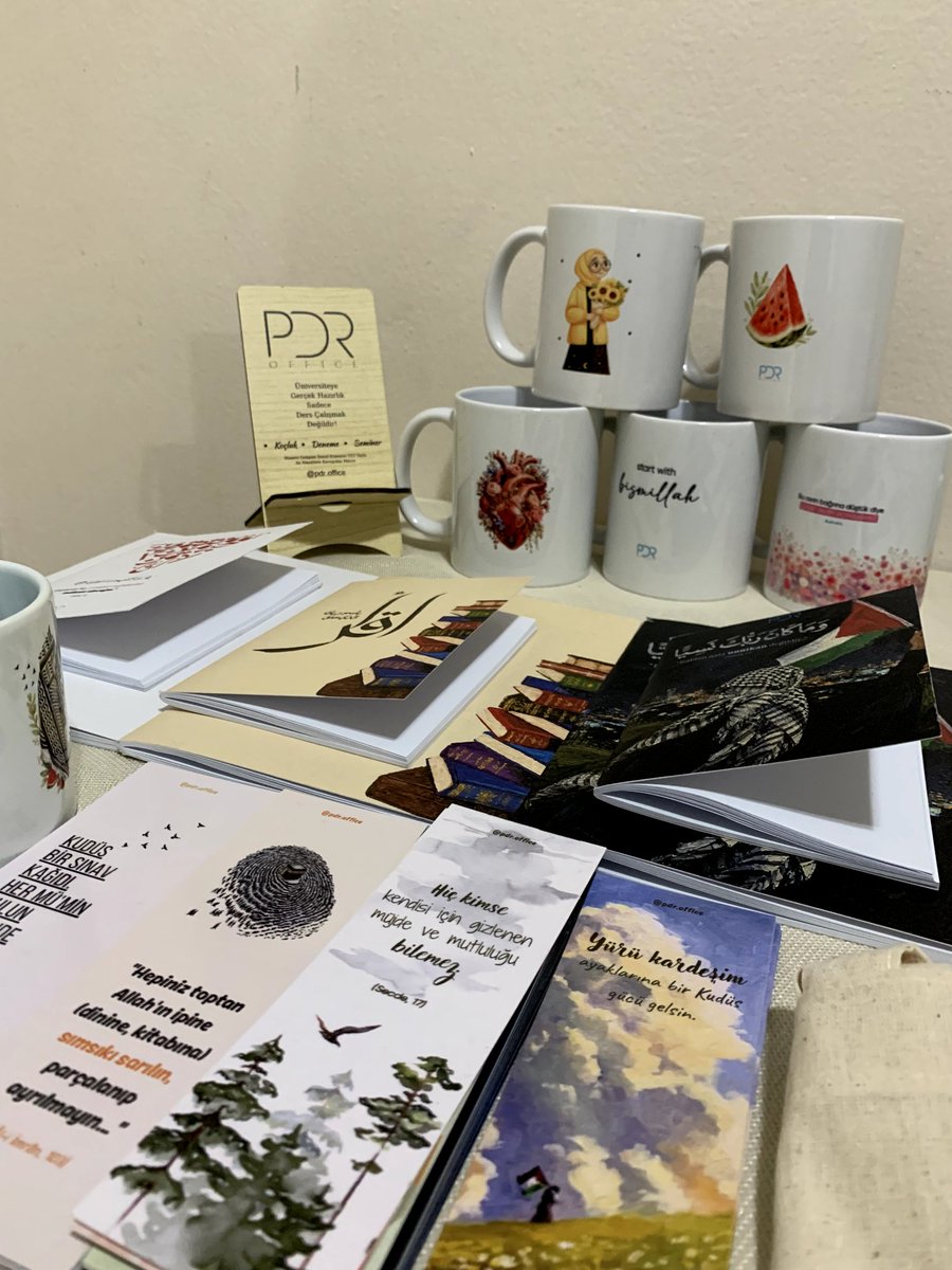 PdrOffice's tweet photo. Söyleşiden çıkışta PDR Office masasına uğramadan gitmeyin 💐

#PDROffice
#TemizAkıl 
#FurkanGençÜniversite https://t.co/09IiUrQObg