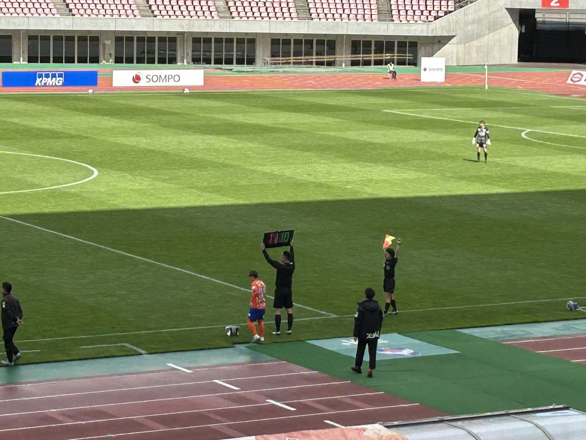 tkhsaki0929's tweet photo. 先週は激さむだったけど、今日は暑すぎた🫠
今シーズンもお疲れ様でした！！

#albirexL 
#推し活🧡💙🦢 https://t.co/oftFMEmVwd