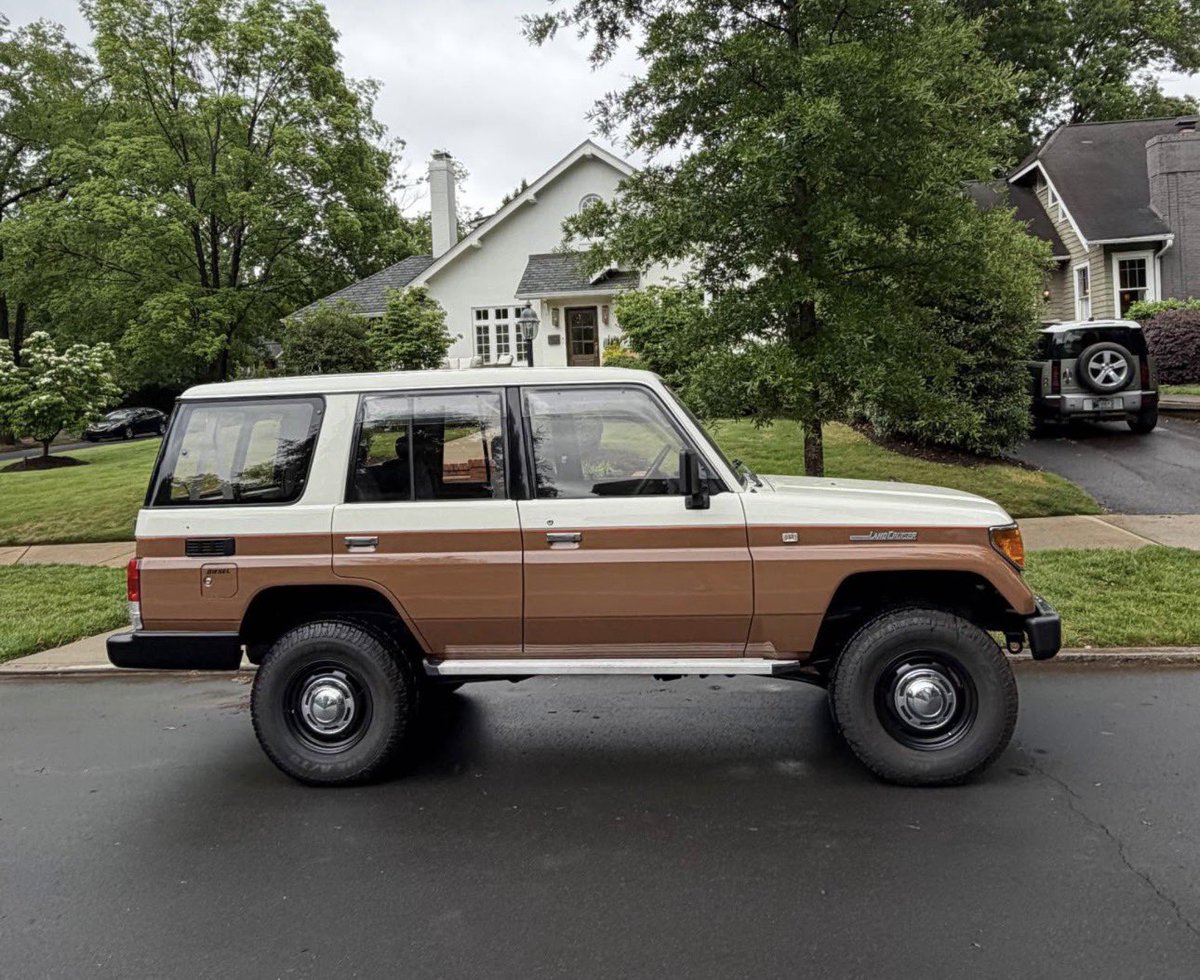 TannerBuilds's tweet photo. Bring back two tone SUVs https://t.co/lp7uEgVQxQ