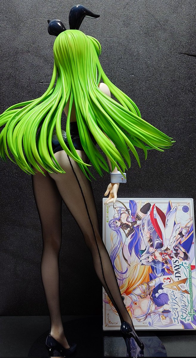 EndlessWaltzFD's tweet photo. #クリらじ　で紹介してた1/3アクスタは
このスケールフィギュアと同じサイズだというのか・・・
#ユニオリ　のパッケージを2本分の大きさだと・・・
正気か！#CLIPCRAFT　！
その勇気に経緯を表したい

しかし、実際手に取るとこのサイズ、
置き場を確保してないとヤヴァイな・・・ https://t.co/17QduO9tur