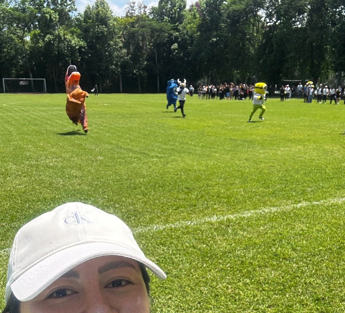 didauzon's tweet photo. Aquí en la casual carreras de botargas! 🏃🤸 https://t.co/5ppTS9YgLA