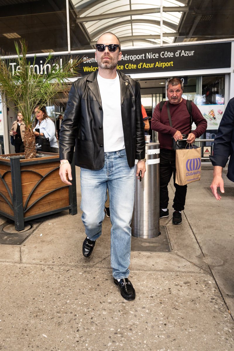 sebstanarchive's tweet photo. Sebastian Stan is seen at the Nice Airport for the 79th Cannes Film Festival. https://t.co/aSdgbhLk5t