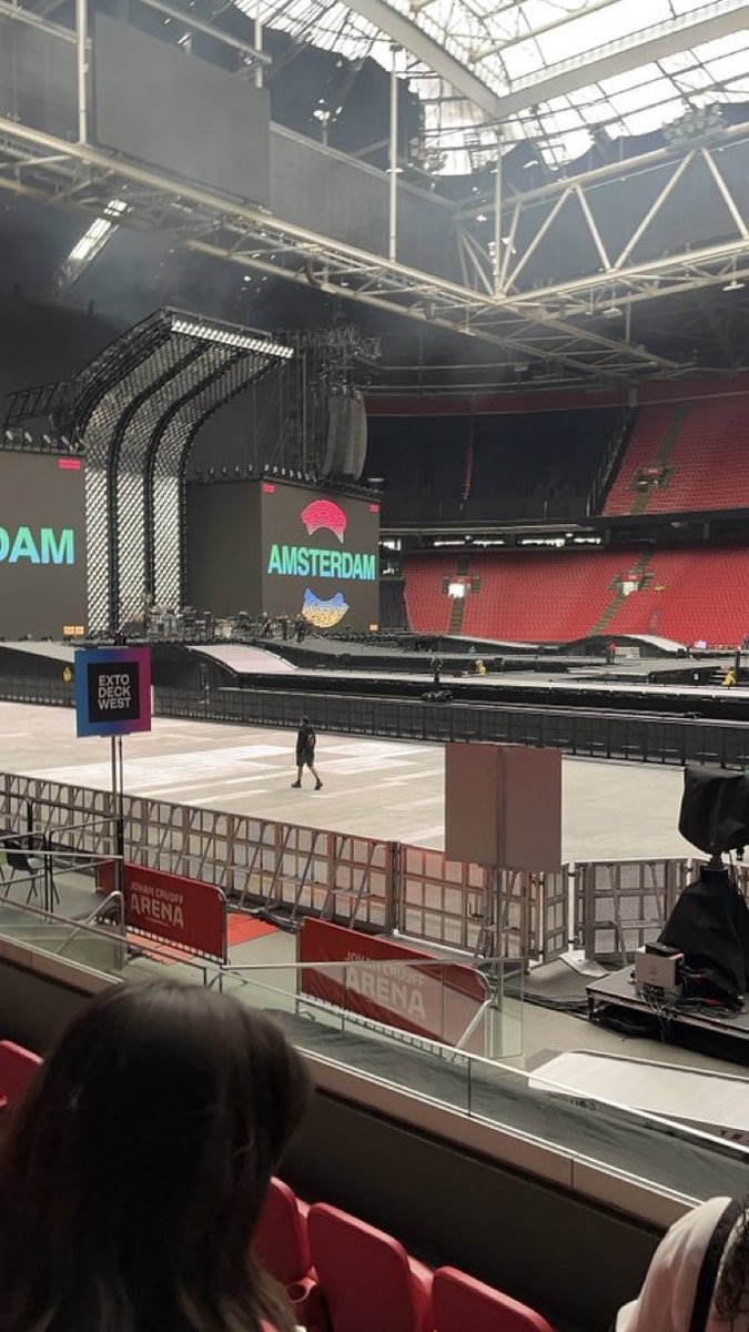 lightsontour's tweet photo. Ok but how are we meant to go from this to this https://t.co/K5hBhHMGaw