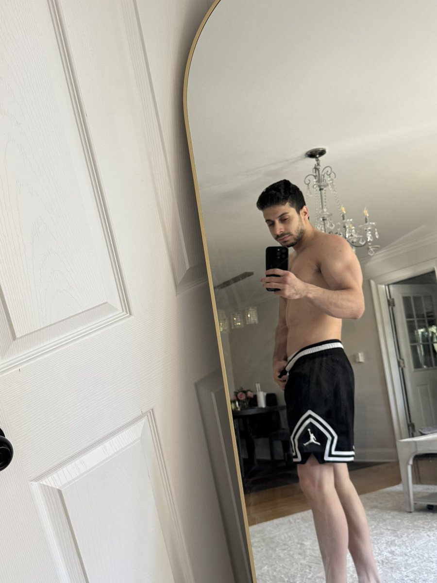 HalitFit's tweet photo. Hangover https://t.co/SMm7Ra7RQK