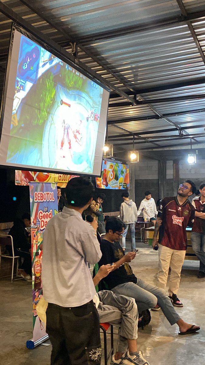 humpumpy's tweet photo. temen w mendadak mgecaster watch party anciers😭😭 @AlterEgo_IDN tolong di pertimbangkan anak ini jd part of AE dao https://t.co/deAzm1DCk8