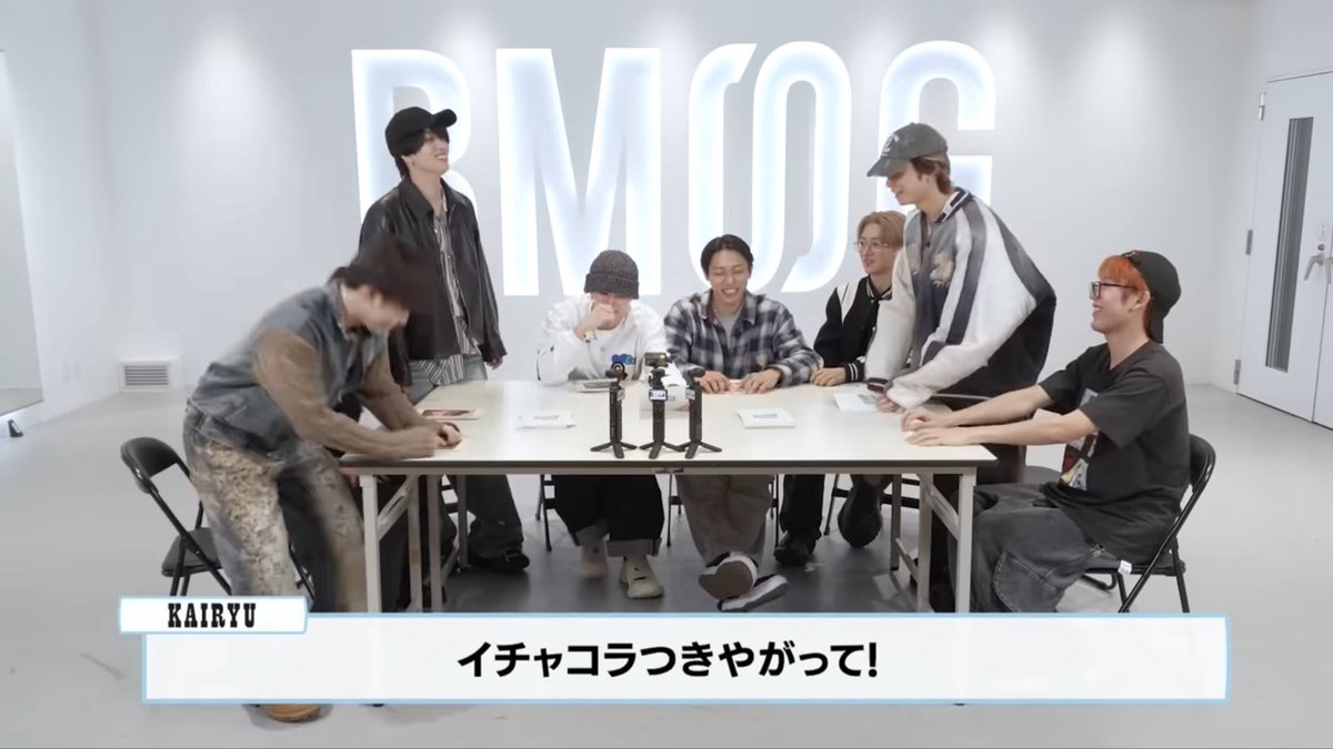 めあ tweet media