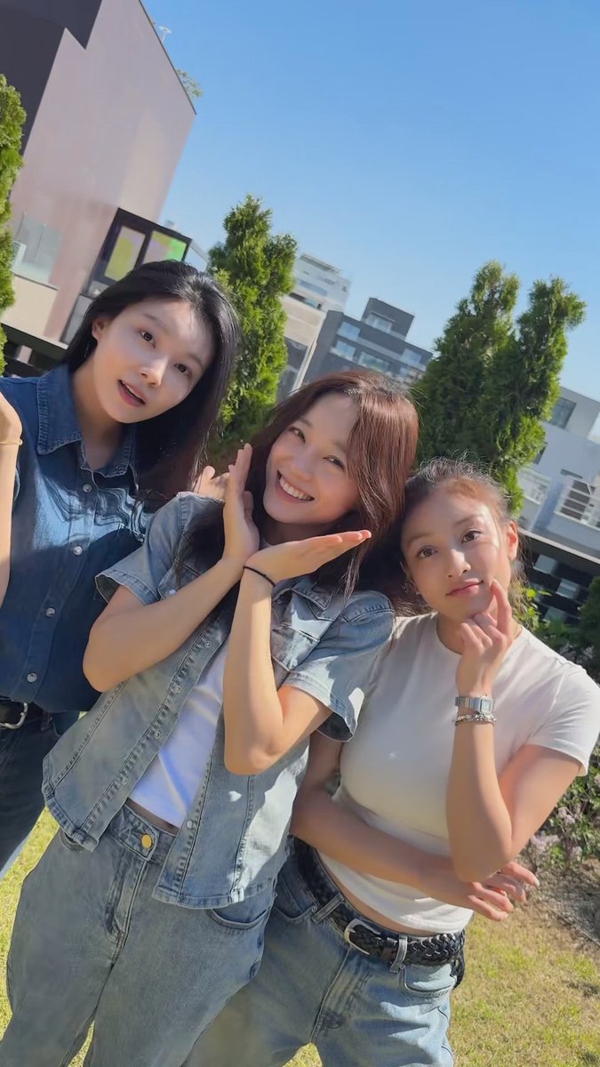 JIHYO BASE tweet media