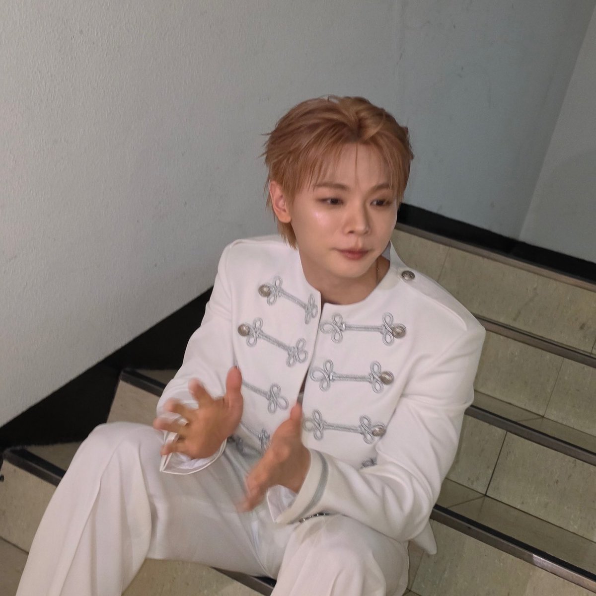 포롱 tweet media