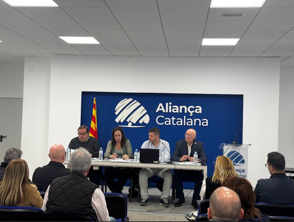 BaixCampAC's tweet photo. Avui hem realitzat la II Junta Comarcal a la seu de Reus! Una jornada que ha reafirmat la nostra presència a la comarca i on s'han establert objectius per preparar reptes futurs!

#SalvemelBaixCamp @SalvemCatalunya amb @CatalunyaAC https://t.co/2eVGTXfOd8
