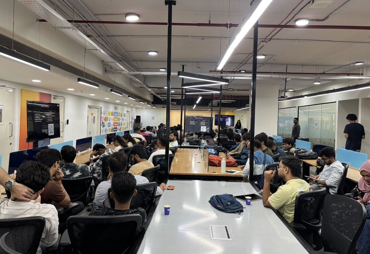 ReactPlayIO's tweet photo. 90+ amazing developers joined us!! 🥳
Here are the glimpses of the Reactplay May meetup!!

Thanks to all the Speakers.

Kudos to @PriteshKiri and @tapasadhikary for hosting this meetup!!

Thanks to @Paytm for hosting us!! https://t.co/zr1ANifWC5