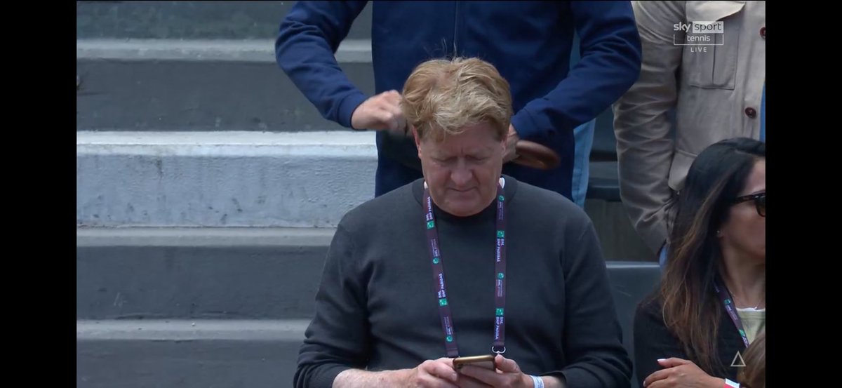 maxperri71's tweet photo. Una manciata di minuti tra i più stressanti di sempre. E si va in finale. Di nuovo.
Grande Gianni!
Ps è chiaro che #Hanspeter stava scrivendo a #Siglinde “tutto bene, Sigli”.
#Sinner #IBI26 #JannikSinner #Tennis https://t.co/teOE6QH2uq