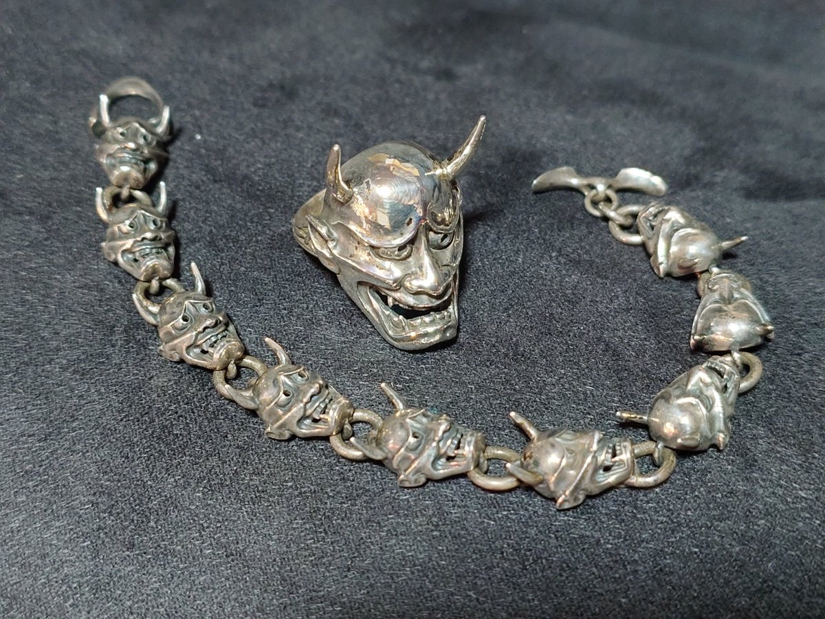 25年前に買ったシルバーアクセの本です…当時は京さんの影響で聖の般若