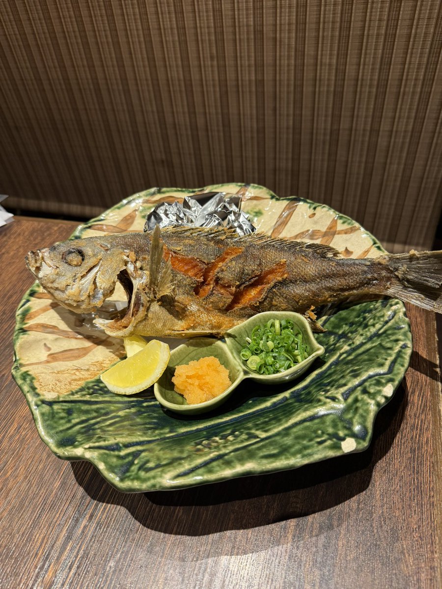 soydekobe's tweet photo. お造りの盛り合わせとイサキの唐揚げが美味しくて長崎が好きになった🐟

店内にはヴィッセルサポの集会とかカウンターで何組かいてみんな楽しそうやった🐮

#魚店亜紗
 #神戸サポ長崎遠征 https://t.co/Hd6Cgdzt6a
