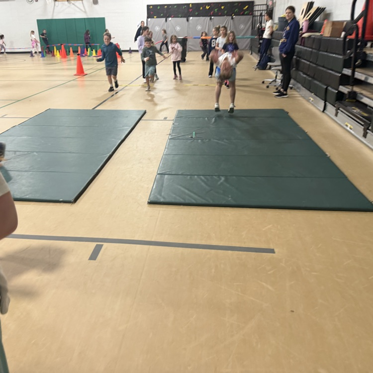 PrairieGrove46's tweet photo. Fun in PE! https://t.co/CqiSq3gLWH