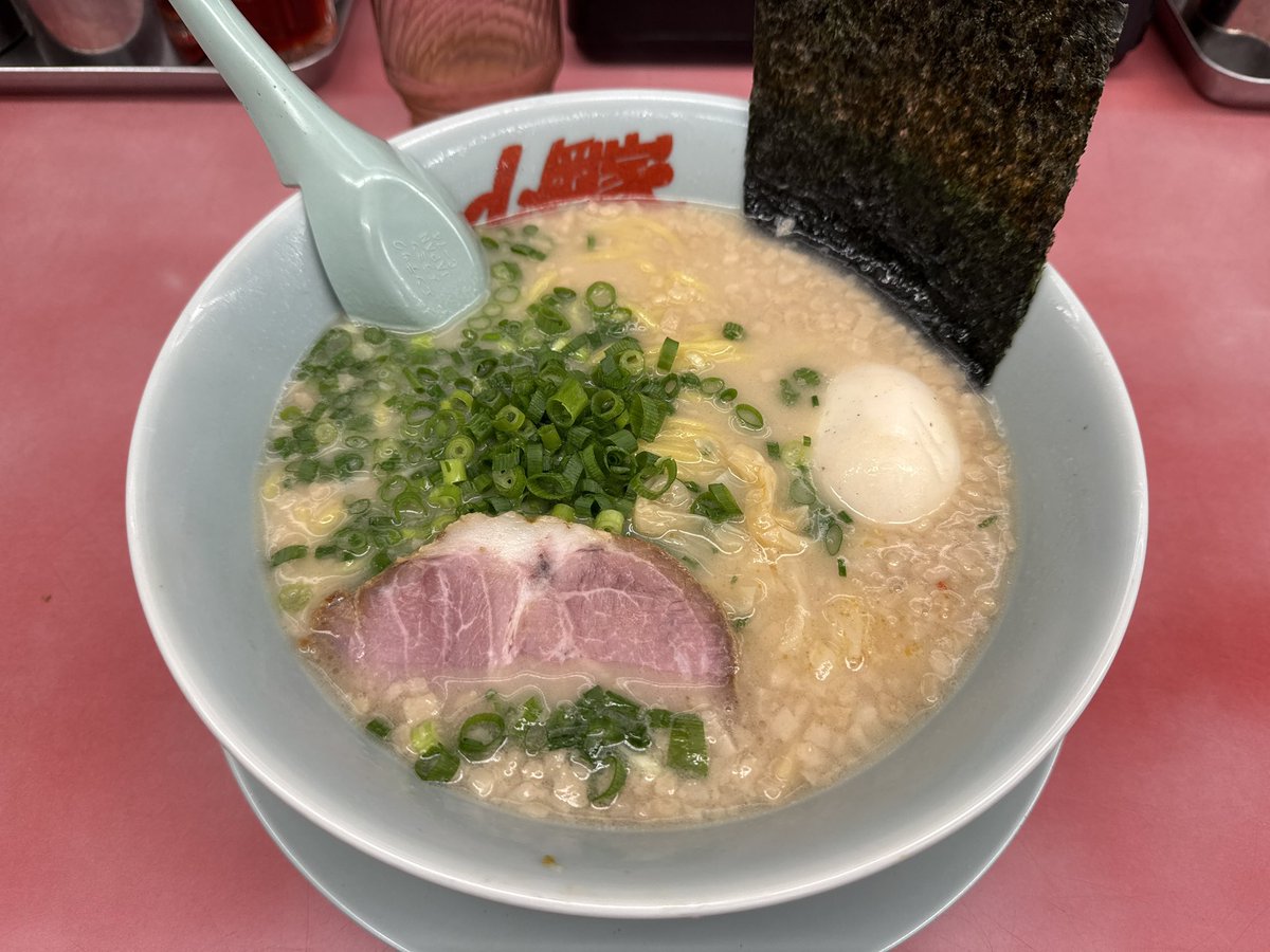junchan_gesuko's tweet photo. 山岡家　木更津店
「プレミアム塩豚骨＋餃子、ライス（写真撮り忘れた）」
初めて食べたプレ塩豚骨、優しいスープに背脂のコクが来て美味いな。何気に餃子も美味い。ご馳走様でした😊
満足したので、またアクアライン通って帰宅。せっかくだから海ほたる寄ればよかったな🤔 https://t.co/0Gygfj9yrm