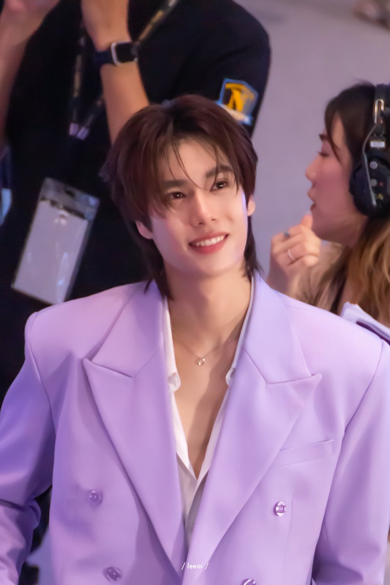 ลอ ⟡ tweet media
