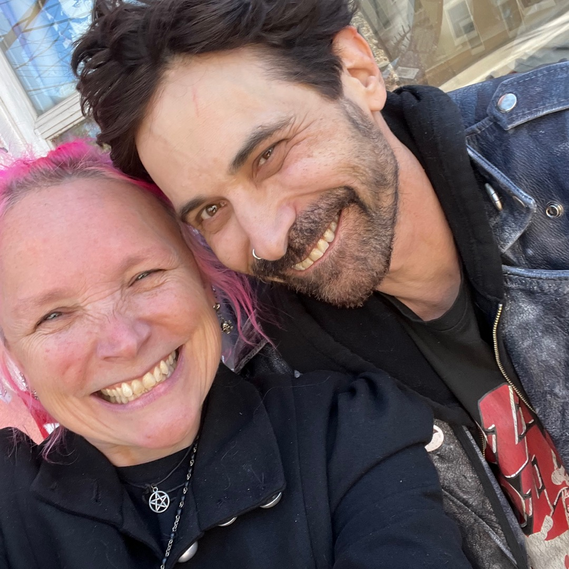 punkrockmeshell's tweet photo. when your old friend surprises you at work..#bestdayever #chadiginsburg #cig #cky #newhopepa #godsavetheqweens https://t.co/0G6SrGYdEy