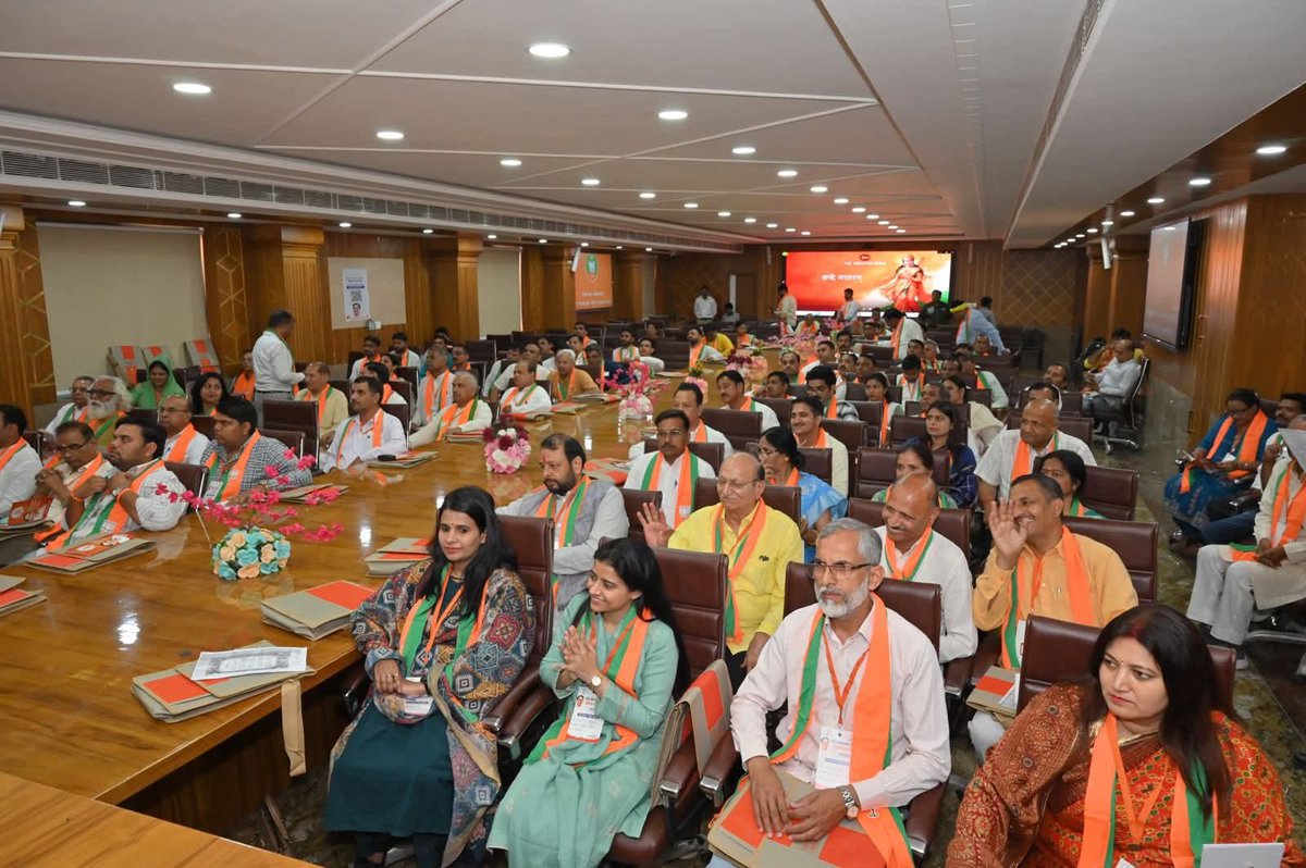 Dr. Arvind Sharma Cabinet Minister(मोदी का परिवार) tweet media