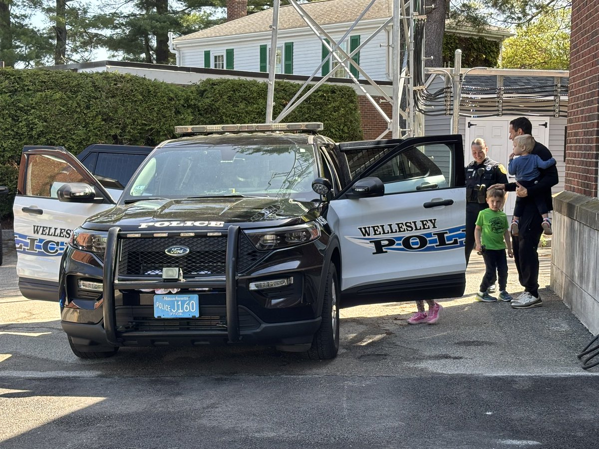Wellesley Police tweet media
