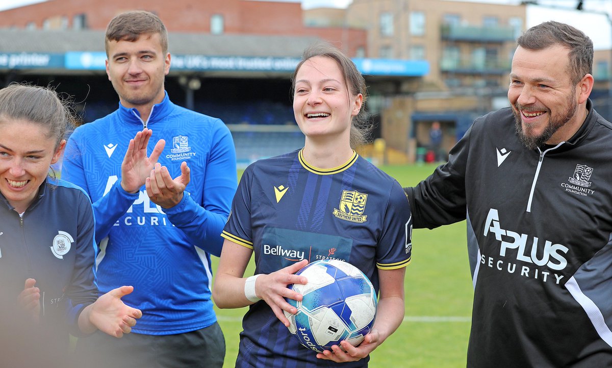NickyHayesPhoto's tweet photo. A few more images from this afternoon's @SouthendUtdLFC 6-0 victory over Essex rivals @ColULadiesFC at Roots Hall sees the winner of the new Ladies Mascot competition at half time plus action in front of the record 3,055 crowd along with hat trick hero Ellie Nicholls with manager @sheldrick_work after the resounding win @CJPhillips1982 Echo