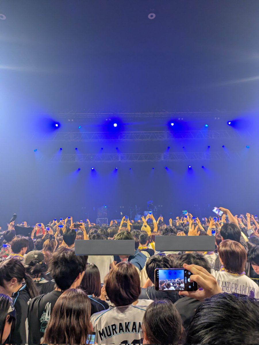 runoa_x's tweet photo. 去年のライブアヅマで初めて生で観てからの念願のライブハウスでのオーラル楽しすぎた！
スサシも初見だったけど最高だったなぁ
こうやって好きなバンドが増えてくんだな
あと転換の時にめっちゃ美人@mettya_bizinの曲流しててエモかった
気になった人いたら聴いてみて欲しい
#オーラル_放浪TOUR https://t.co/7ifWQDuCBO