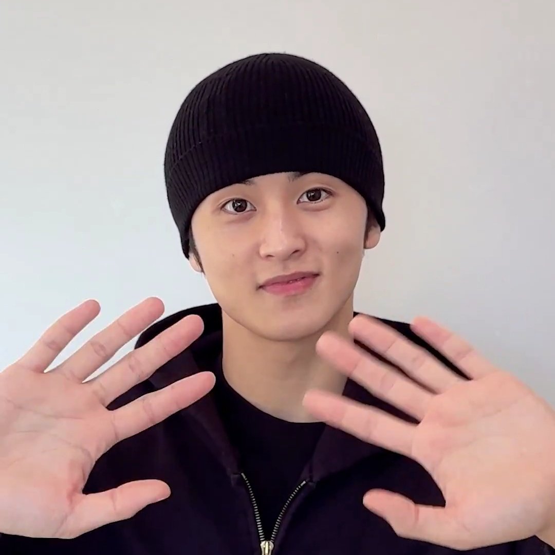 허블 tweet media