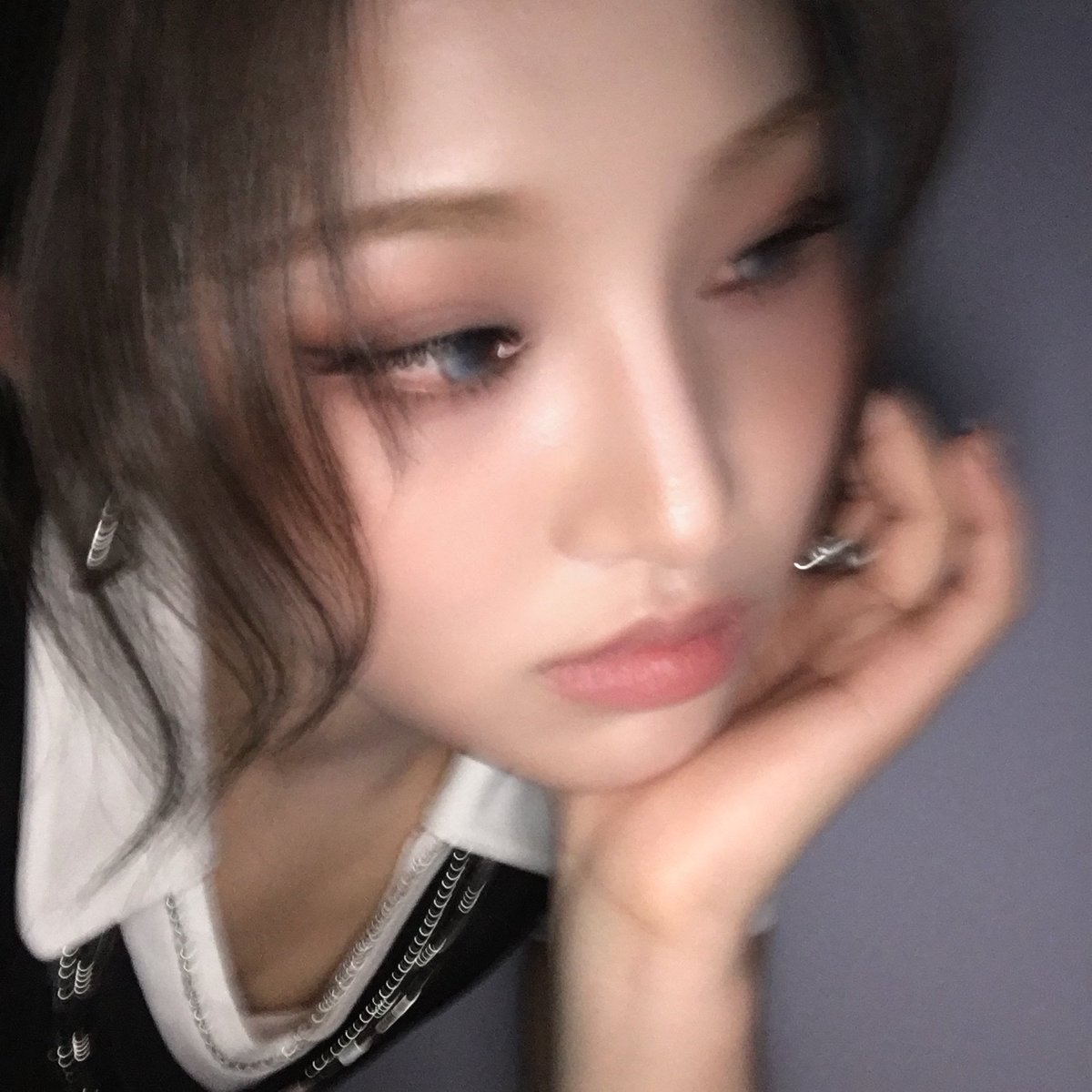 unchild0421's tweet photo. 아니 07년생 얼굴이 이래도돼? 정말로?
이렇게언니들 마음 흔들어도 되는 거임? https://t.co/m23ky1v7zF