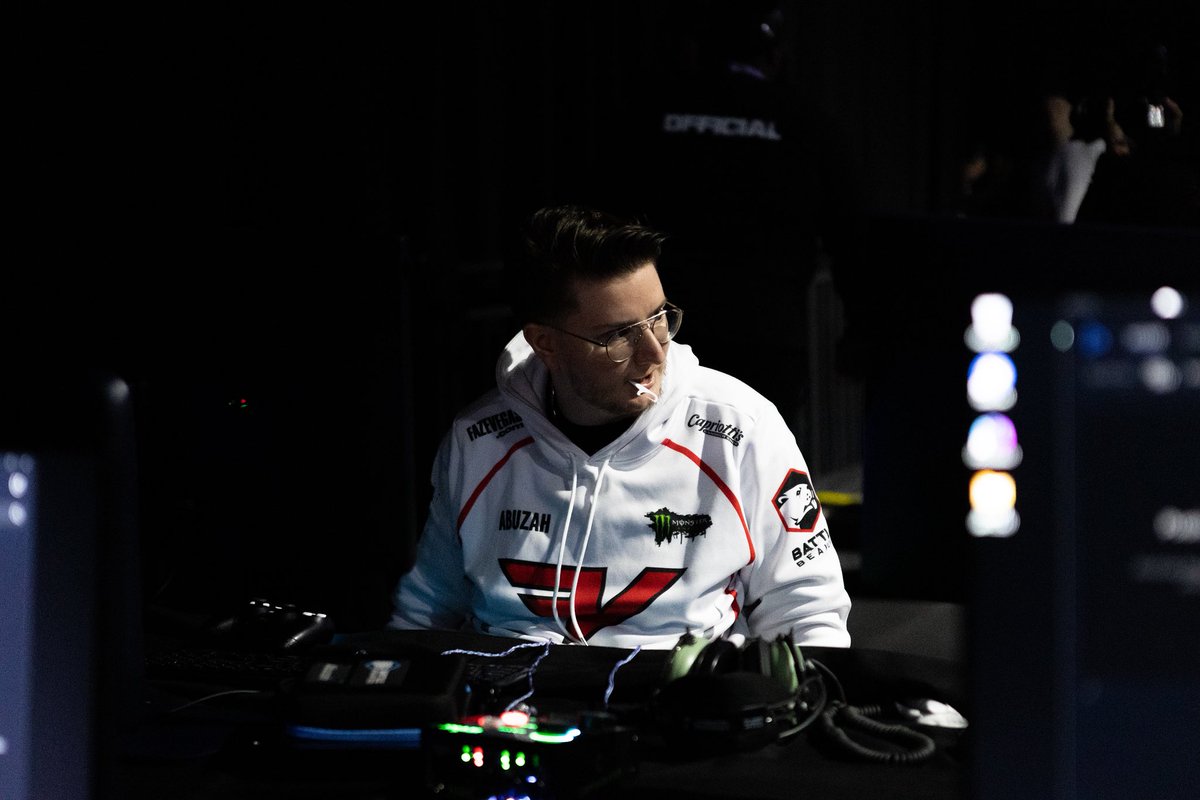 FaZe_Vegas's tweet photo. Coming out strong for Day 2. #FaZeUp https://t.co/cmQud7C0XI