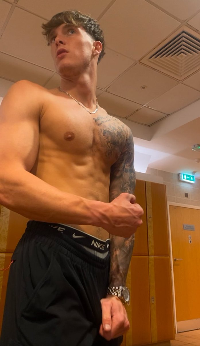 Master Bradley (King Of Findom) tweet media