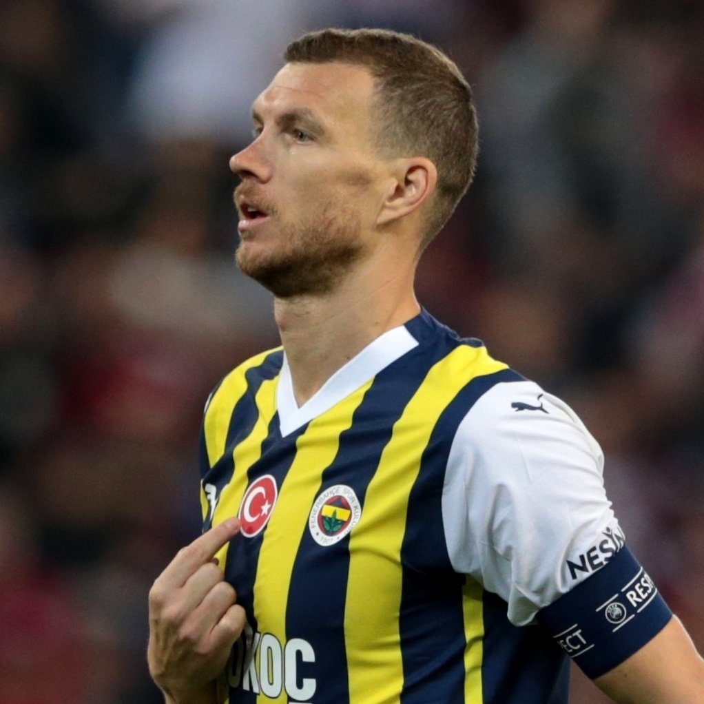 nexustransfer's tweet photo. Soru: "Yunan taraftarlara neden Türk bayrağını göstermiştiniz?"

🇹🇷 Edin Dzeko: "Bizi tahrik etmişlerdi, ben de onlara tarihte en çok korktukları şeyi gösterdim. Türk tarihini iyi biliyorum." https://t.co/ccOPxxMSOE