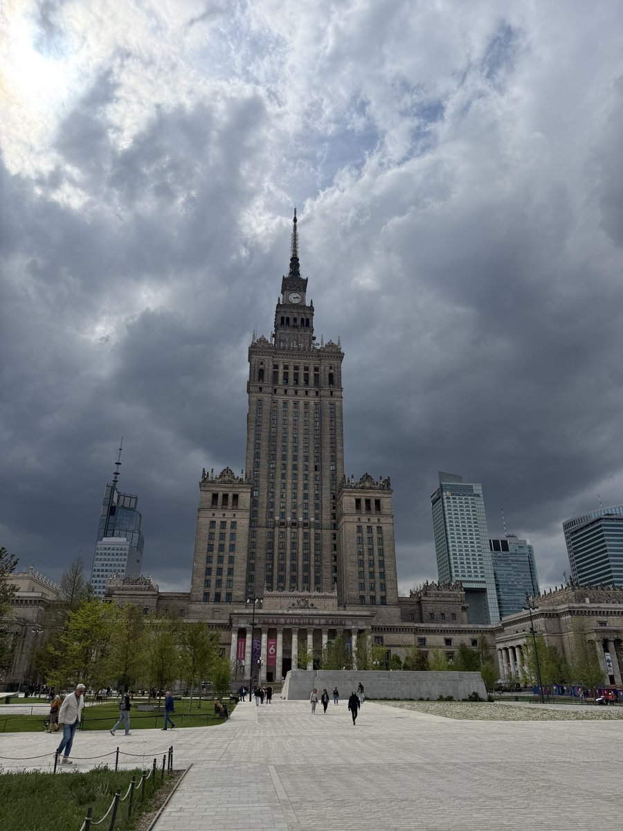 eunboba's tweet photo. be kind to us warsaw https://t.co/QvEoEcgTsA
