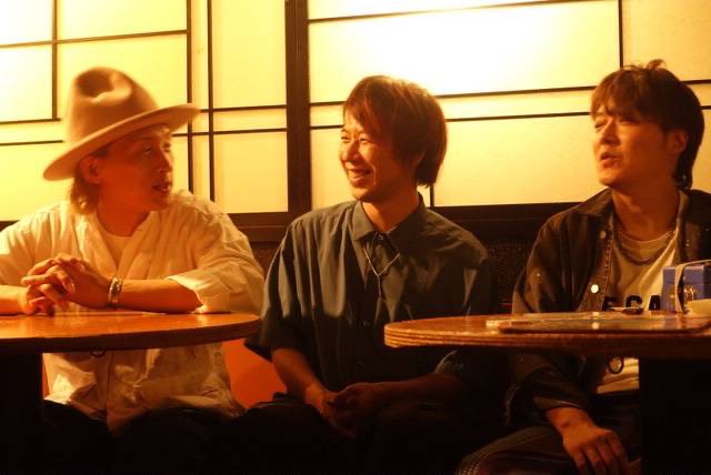 pf_donkey's tweet photo. 京都モダンタイムスありがとうございました🎹
一旦シーズン終了となりましたが、7月に番外編決定！ニイヤンとポンさんが八尾で僕のことを担いでくれるらしい。
今日はプリズムホールのチケットもお届け出来ました！

しかもなんと、店長もチケットを2枚ご購入して下さいました😭
嬉しすぎる。 https://t.co/KTSDKfi4b3