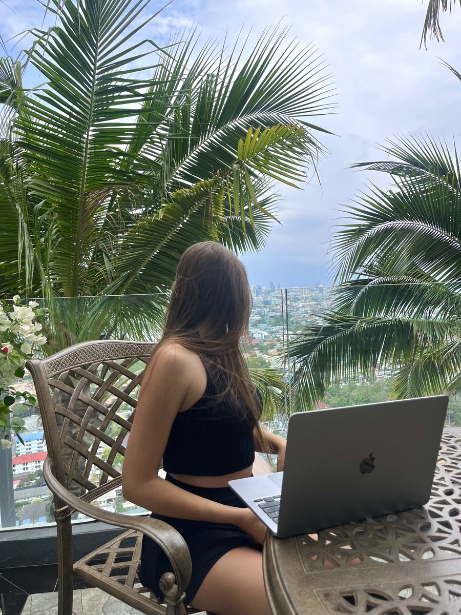 Julia tweet media