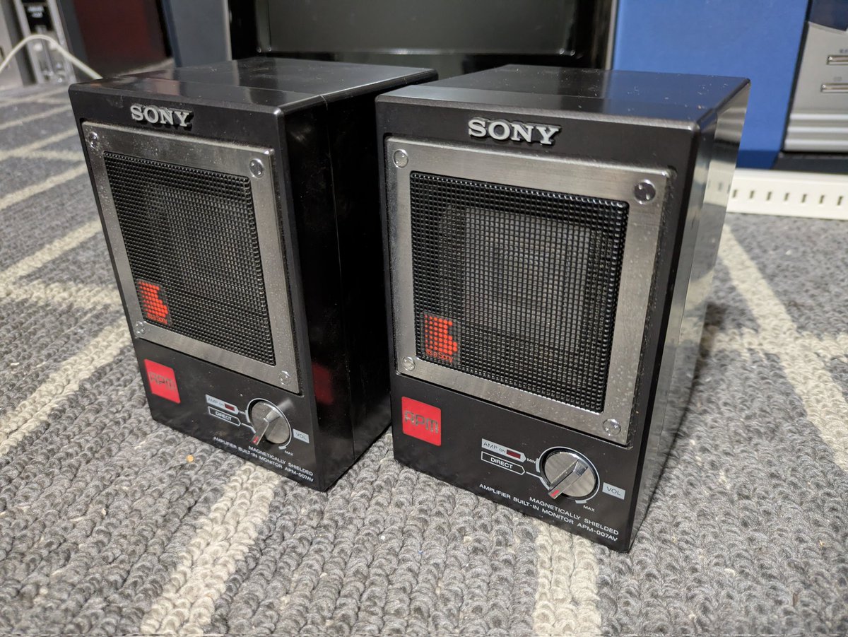 今回の落札品。ソニーのアクティブスピーカーAPM-007AV。ソニー独自の