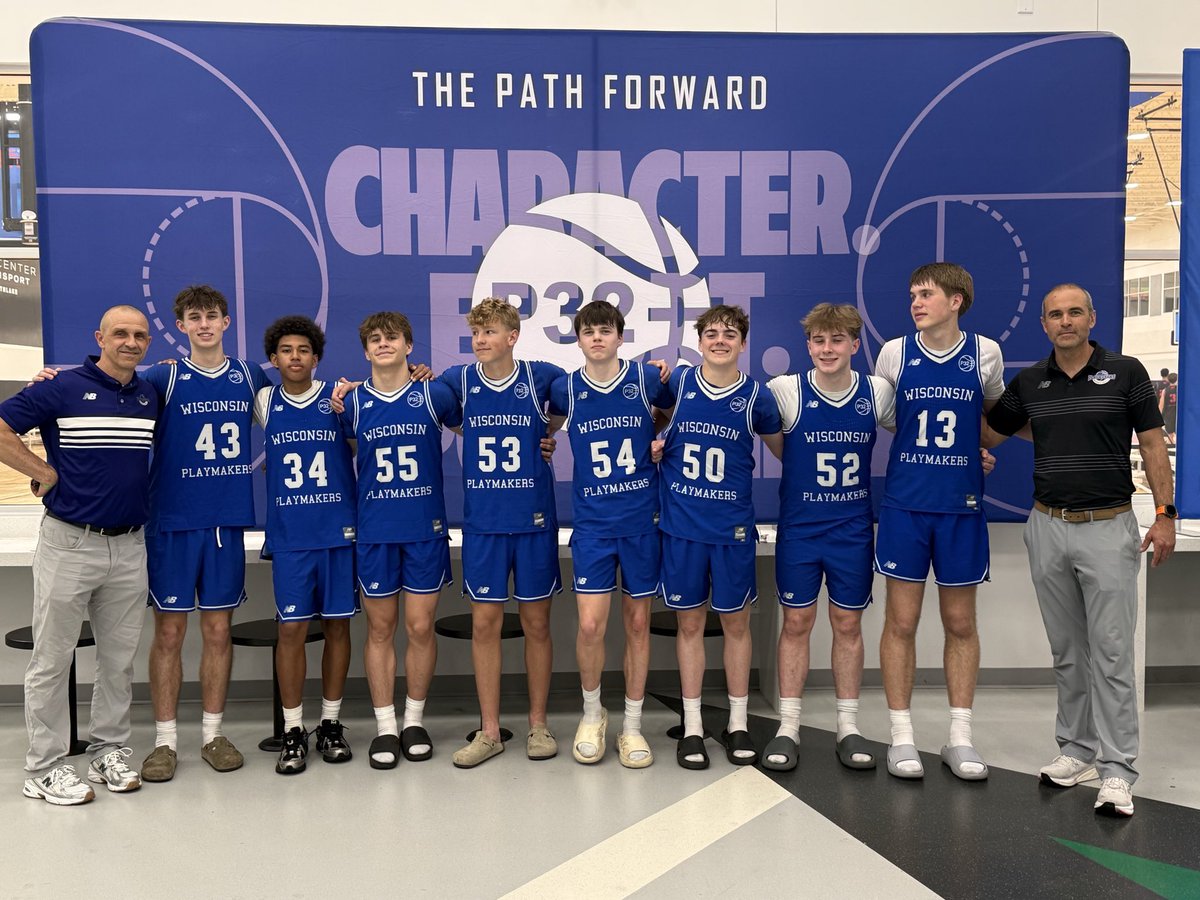 PM2029P32's tweet photo. The power of friendship! To have a team like this play together is dangerous. 2-0 after day 1, the grind is to be continued… https://t.co/A6xOlZkC1L