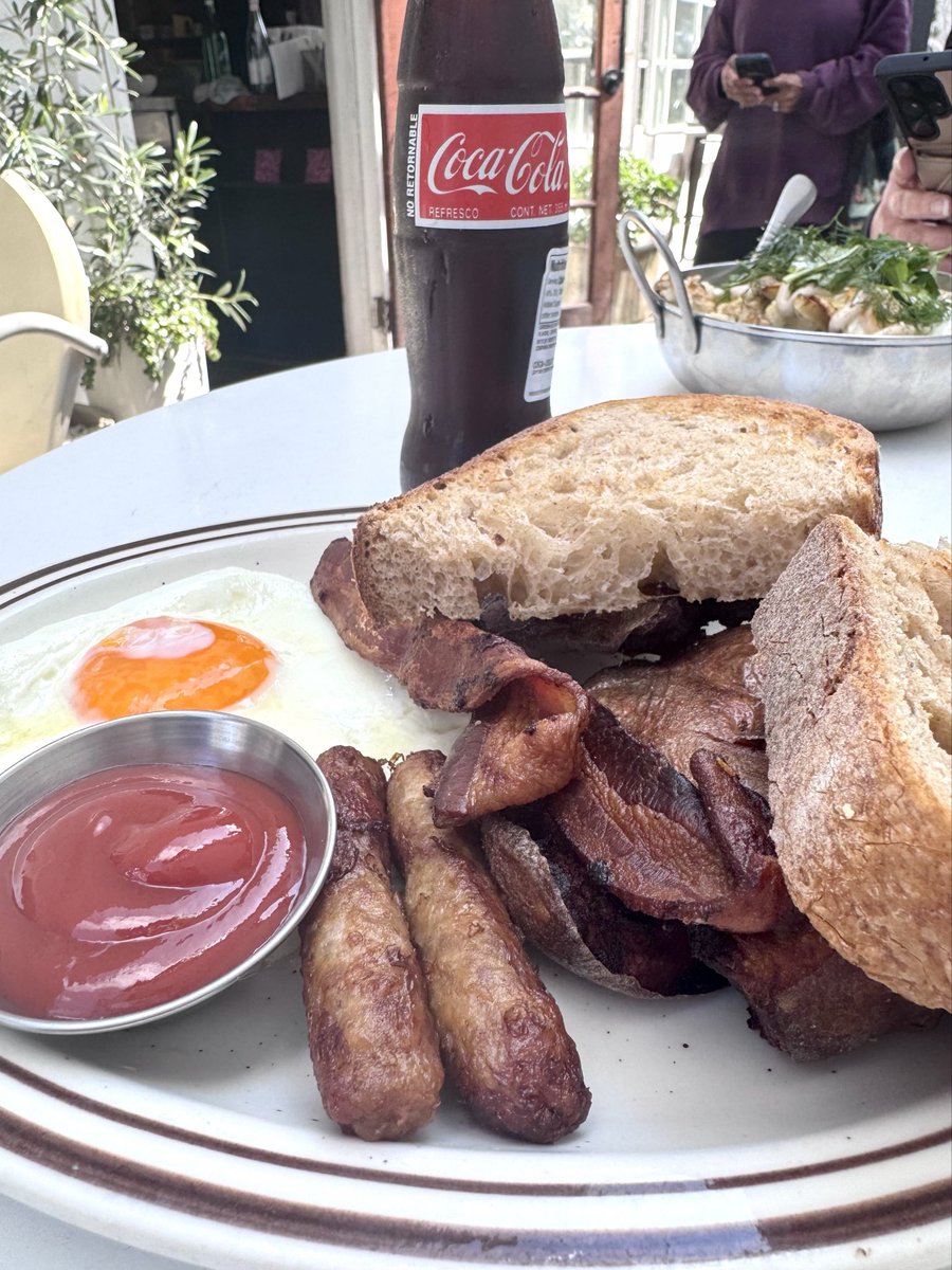 NightWatch716's tweet photo. Michelle picked out a hiking day for us! To get things started, we had a great brunch over at AhbA in @lagunabeachgov https://t.co/6NIpJB4bju