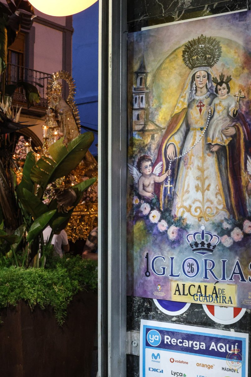 DNombreAlcala's tweet photo. [22:00] Suena “Y amaneció en tu Albaicín”  y “Macarena” en el tramo final de la calle María para nuestra Señora.  #DulceNombre #Charitas https://t.co/BZsuI8kru1