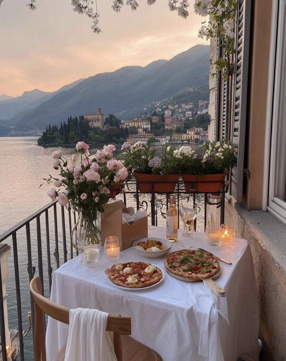 W0rld2026's tweet photo. Lake Como, Italy 🇮🇹 https://t.co/vqTunNHO6J
