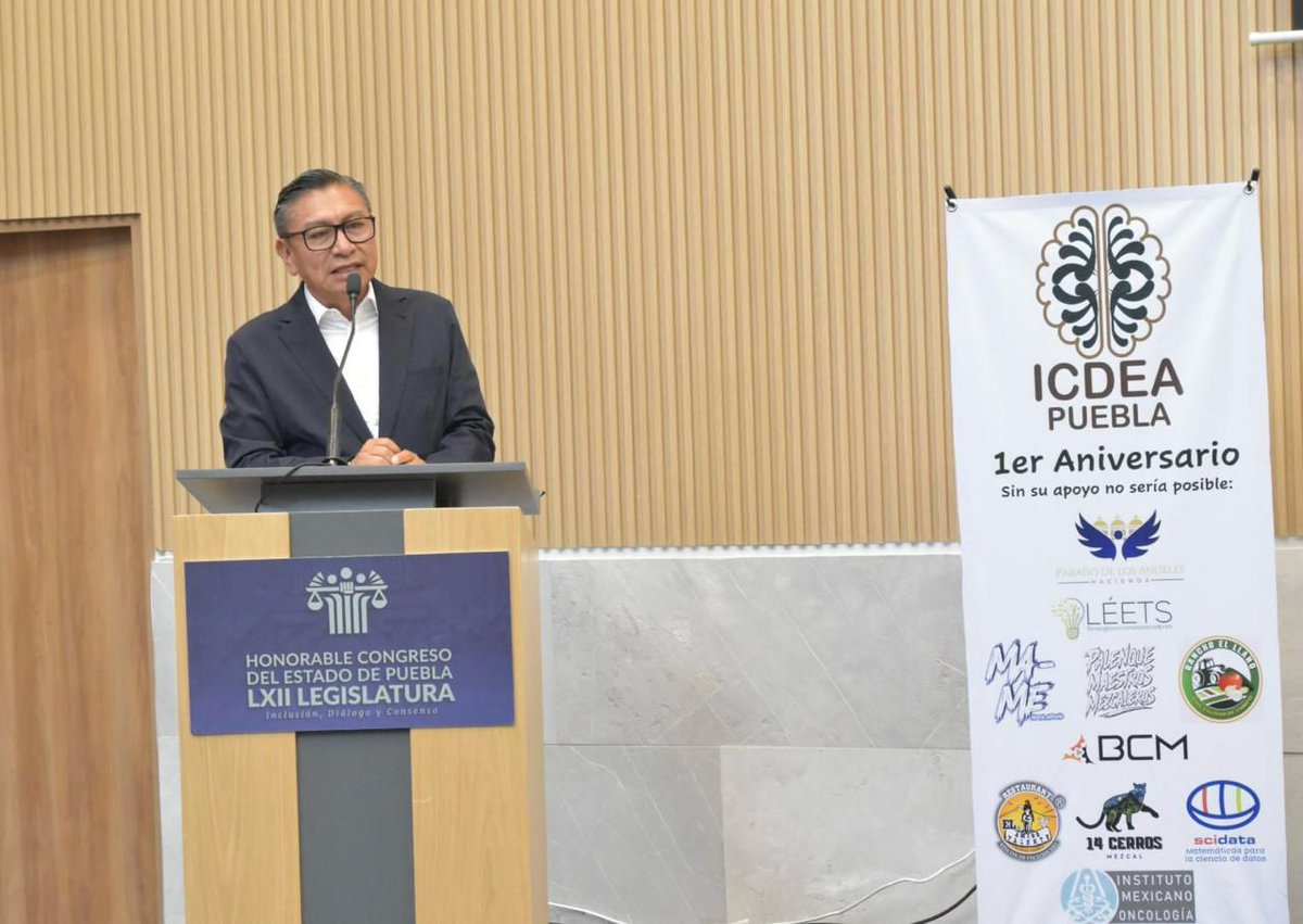 JLuis_Figueroa's tweet photo. En el Auditorio 18 de Noviembre del @CongresoPue acompañé a integrantes del ICDEA Puebla en la conmemoración de su primer aniversario.

Reconozco el trabajo que han realizado durante este primer año, abriendo espacios de diálogo, participación y compromiso con Puebla. Mi reconocimiento a Emmanuel Balderas Lozano, presidente de ICDEA Puebla, por impulsar este proyecto.

Seguimos construyendo un Congreso cercano, de puertas abiertas y atento a las causas que fortalecen a nuestra sociedad.

#FigueroaConLaGente #PueblaSur #LXIILegislatura #PorAmorAPuebla