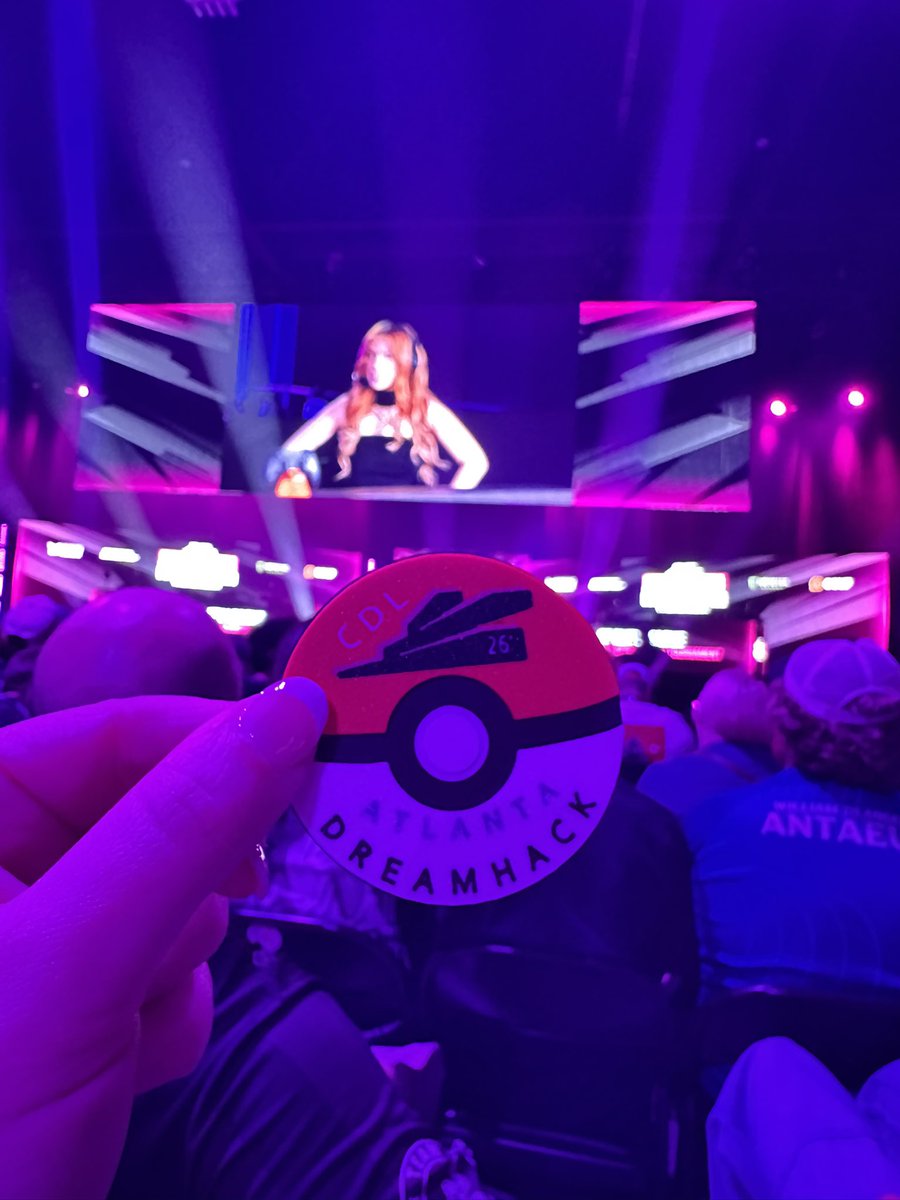 MeliSueBee's tweet photo. Enjoying DreamHack Atlanta CDL! 

If you see us say “Hi” and get an exclusive Layered Loot Lab CDL DreamHack coin! (While supplies last.) https://t.co/23p3IdL1Wo