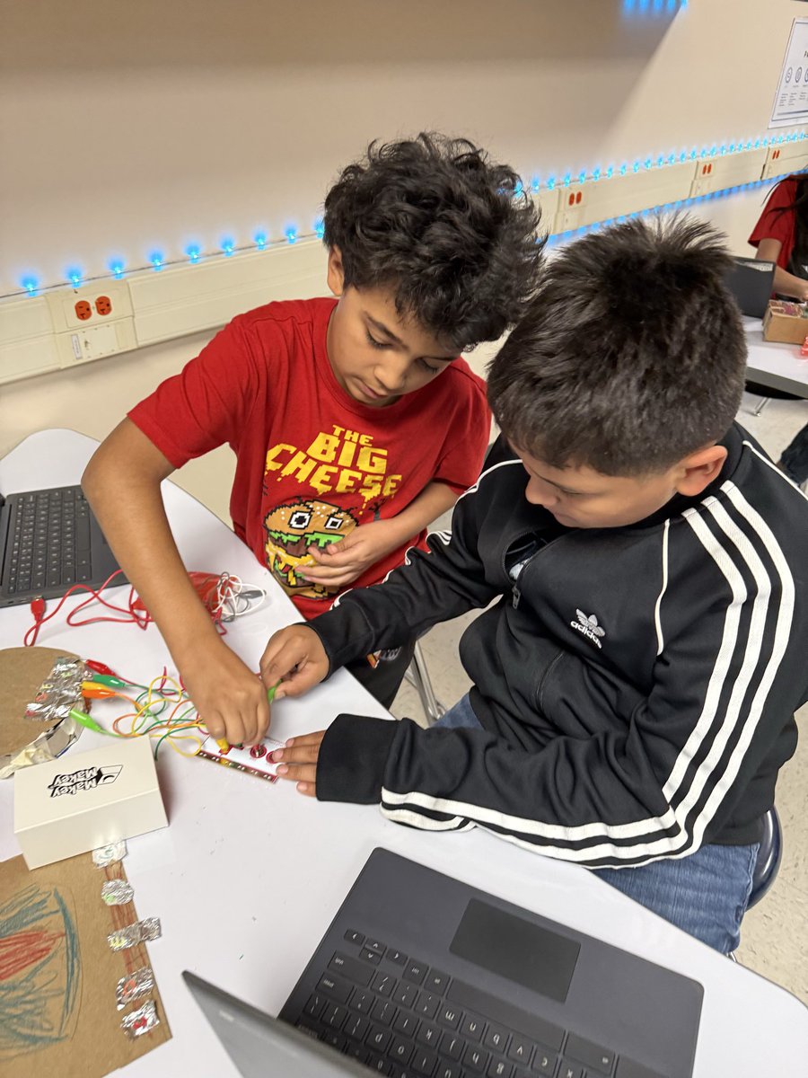 Michelle_STEM's tweet photo. That’s a wrap for our 5th graders Makey Makey instruments! Shout out to Mr. Mccurtain and Mrs. Maldonado for working on this shared project! https://t.co/W66In3W6kg
